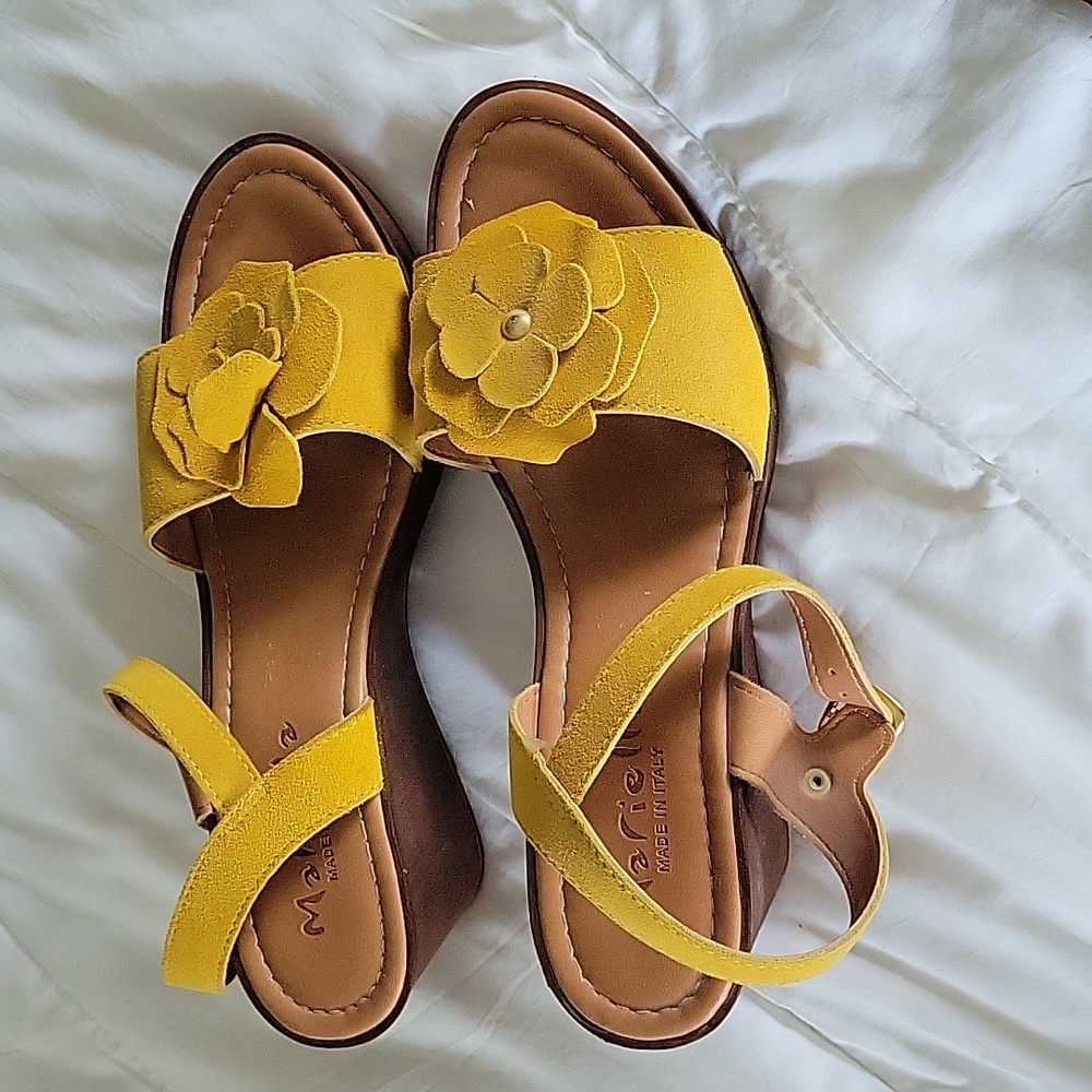 MARIELLA WEDGE SANDALS MADE IN ITALY  GOLD/YELLOW  9.5